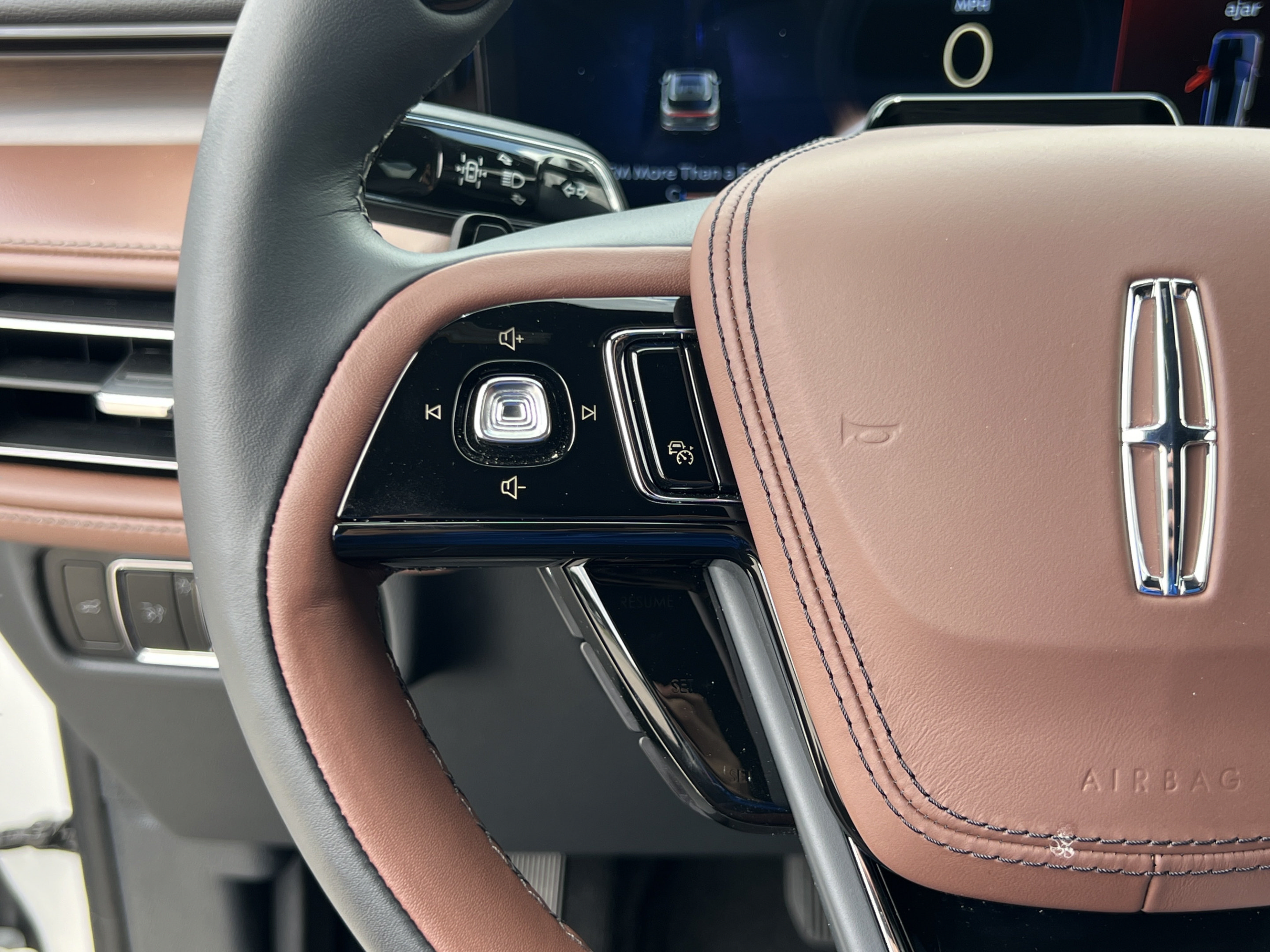 New 2025 Lincoln Aviator Reserve w/ Luxury Package RWD image 11