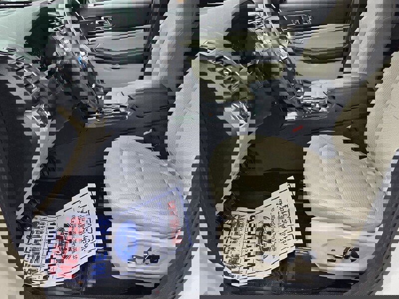 Used 2018 Ford Explorer XLT image 5