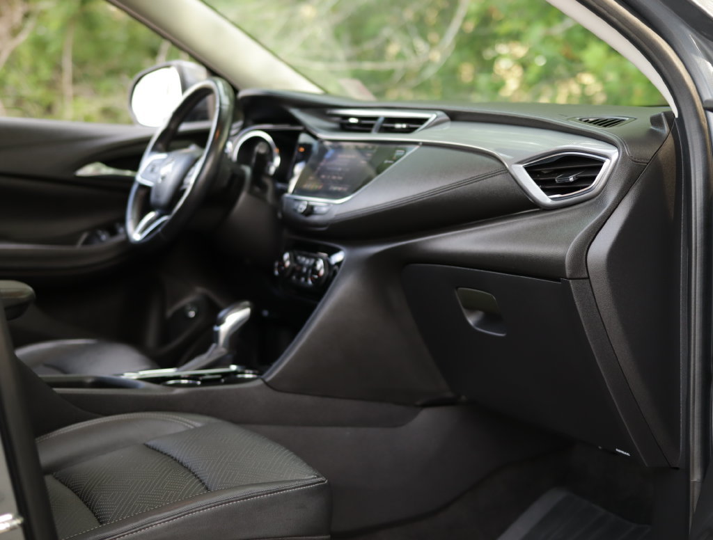 Used 2020 Buick Encore GX Essence w/ Experience Buick Package FWD image 32