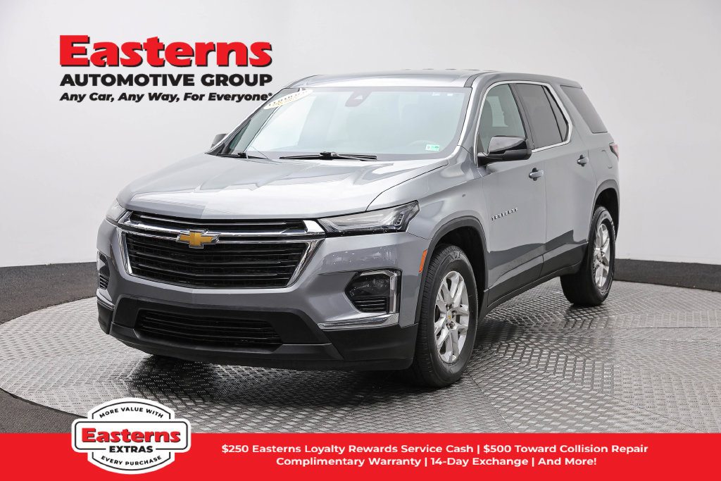 Used 2023 Chevrolet Traverse LS FWD image 1