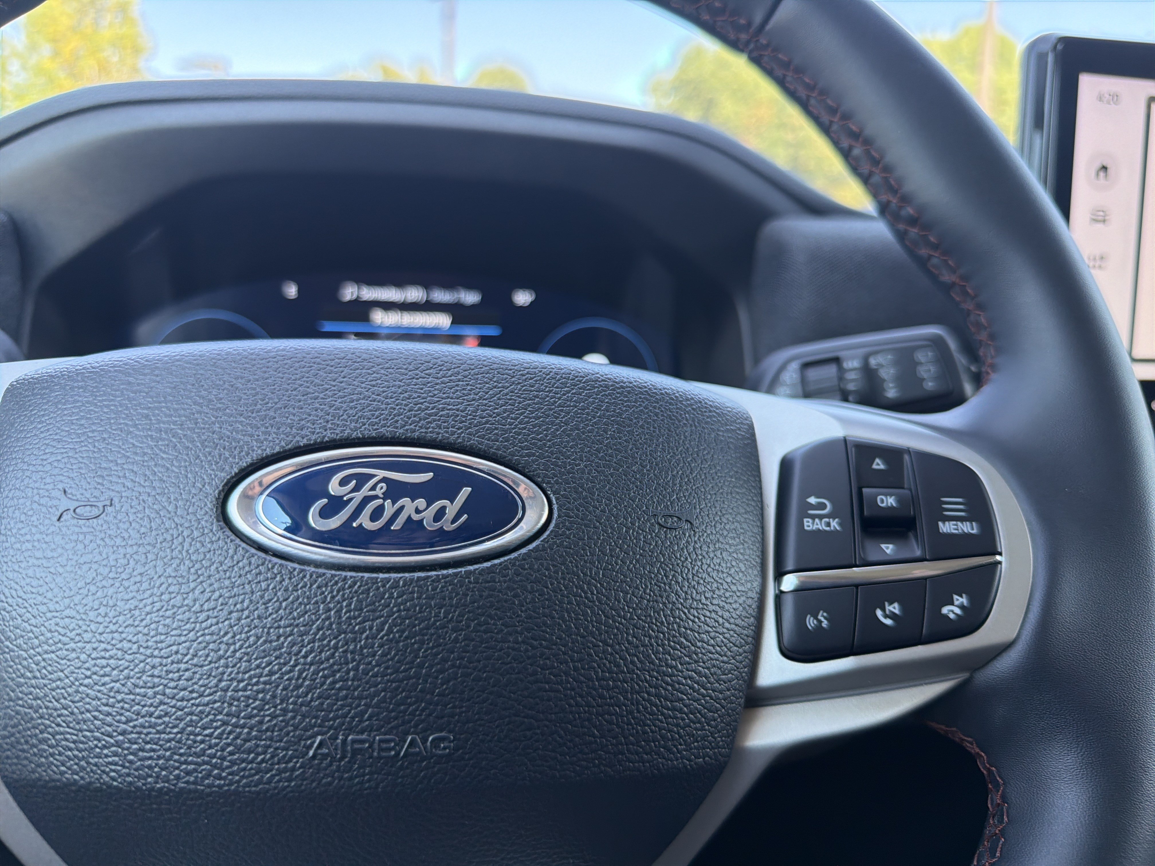 Used 2025 Ford Explorer Active RWD image 10