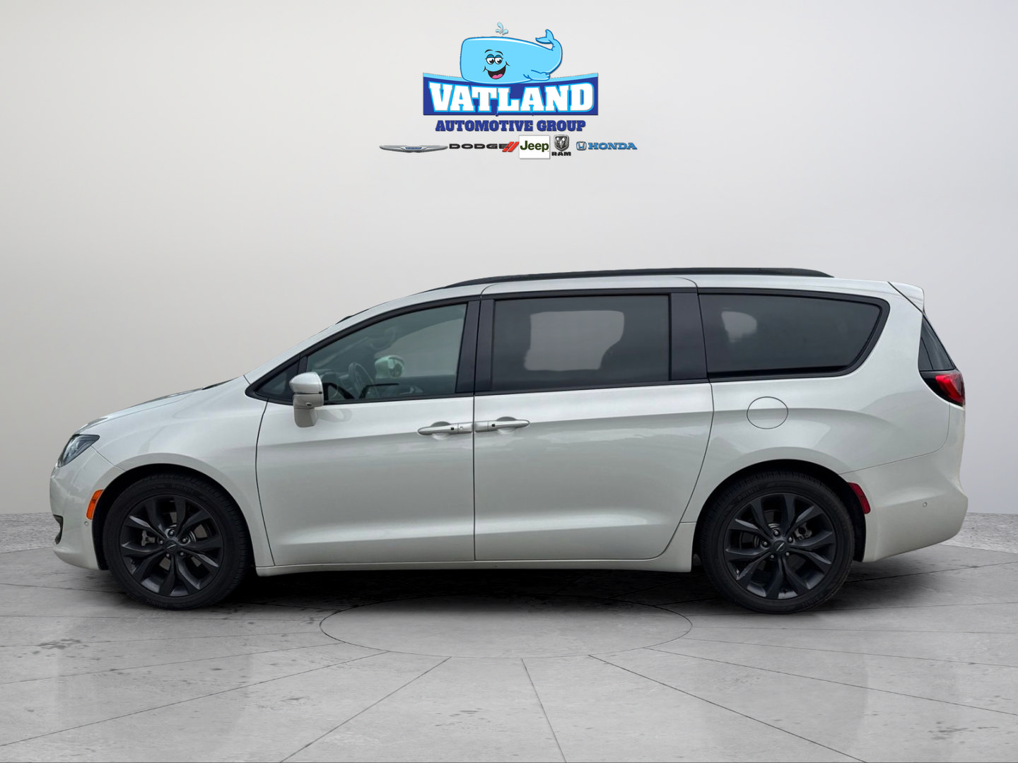 Certified 2020 Chrysler Pacifica Limited FWD image 2