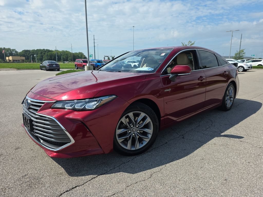 Used 2019 Toyota Avalon XLE w/ Moonroof Package FWD image 3