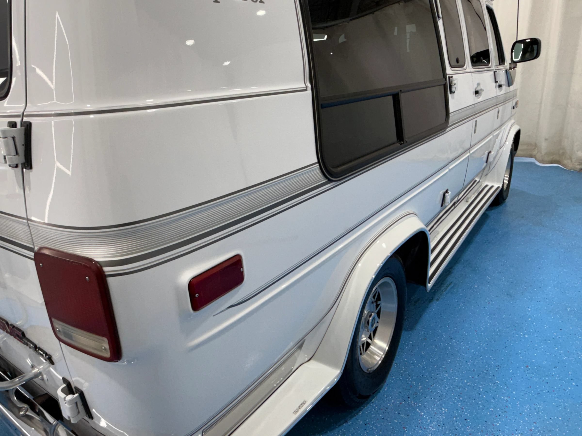 Used 1995 GMC G2500 Vandura RWD image 6