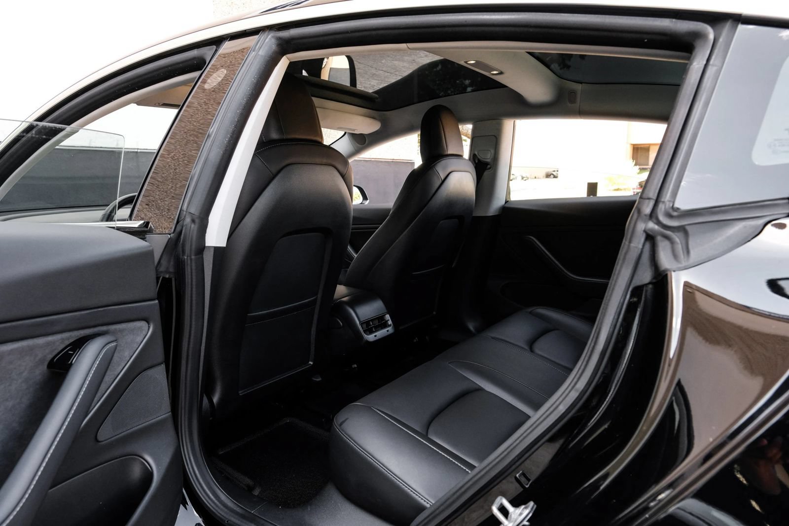 Used 2018 Tesla Model 3 Long Range RWD image 37