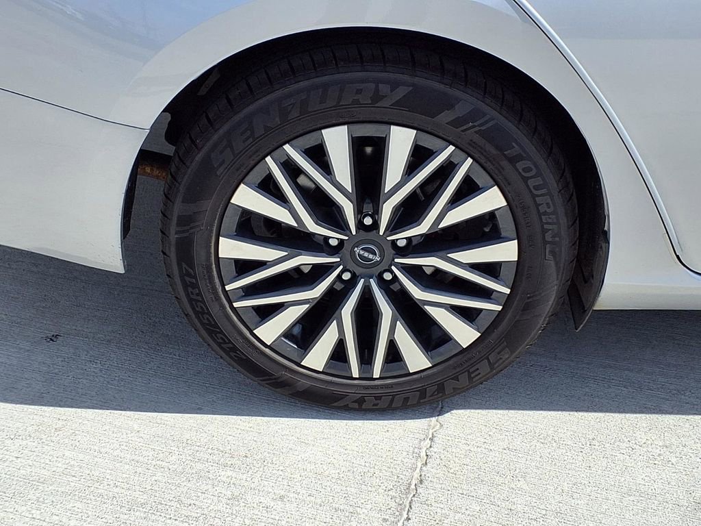 Used 2024 Nissan Altima 2.5 SV FWD image 10