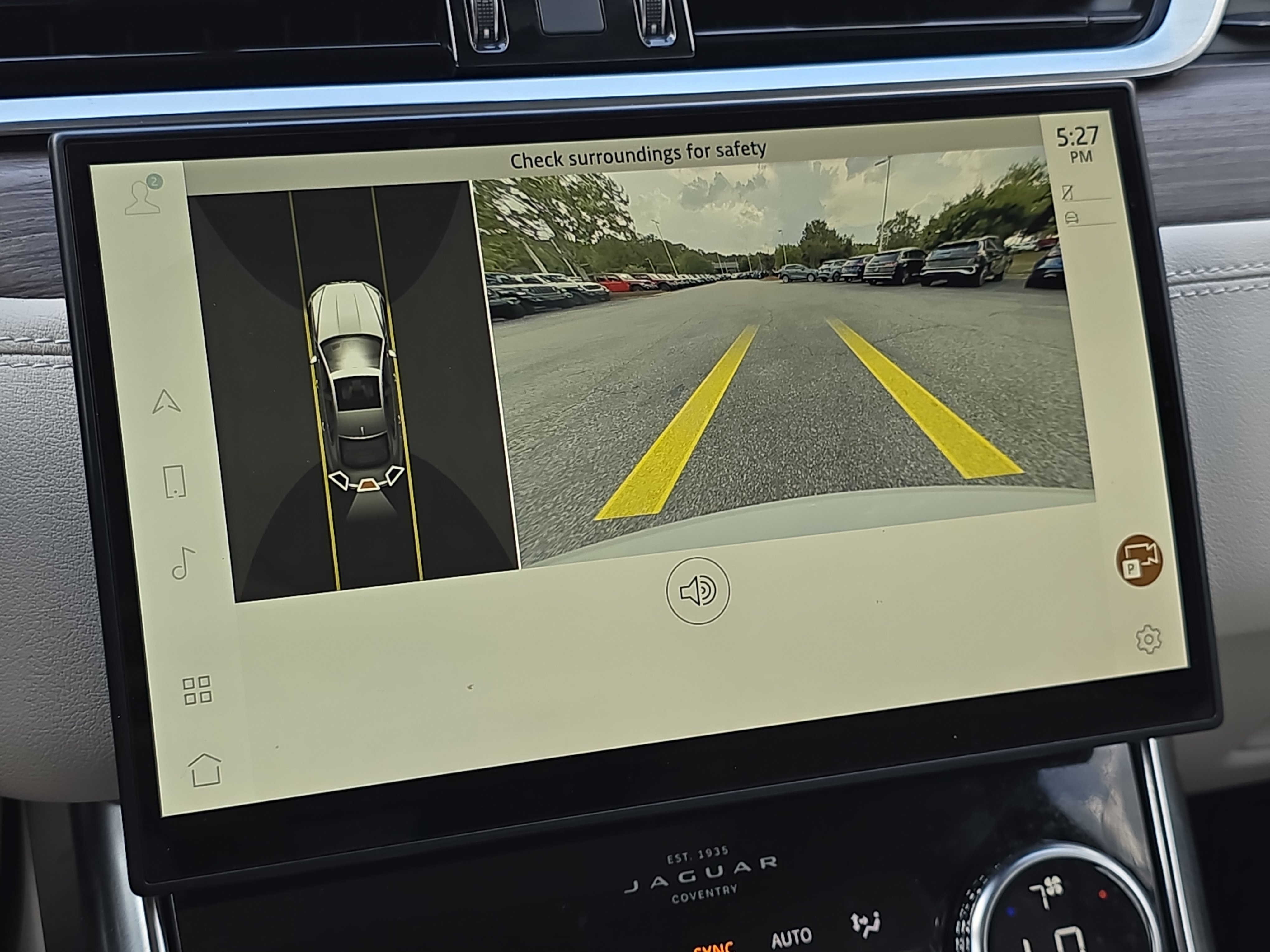 Used 2022 Jaguar XF SE RWD image 25
