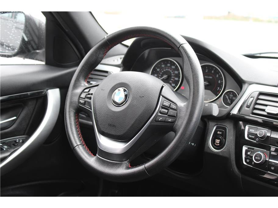 Used 2018 BMW 330i xDrive Sedan image 16