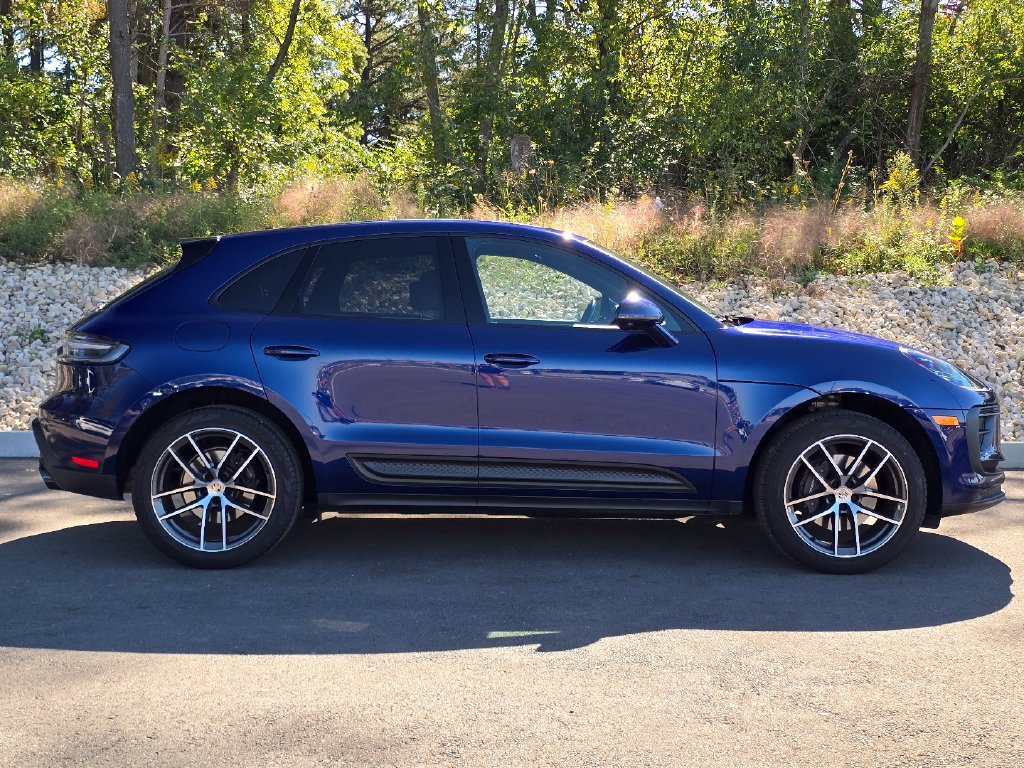 Used 2025 Porsche Macan AWD/4WD image 8