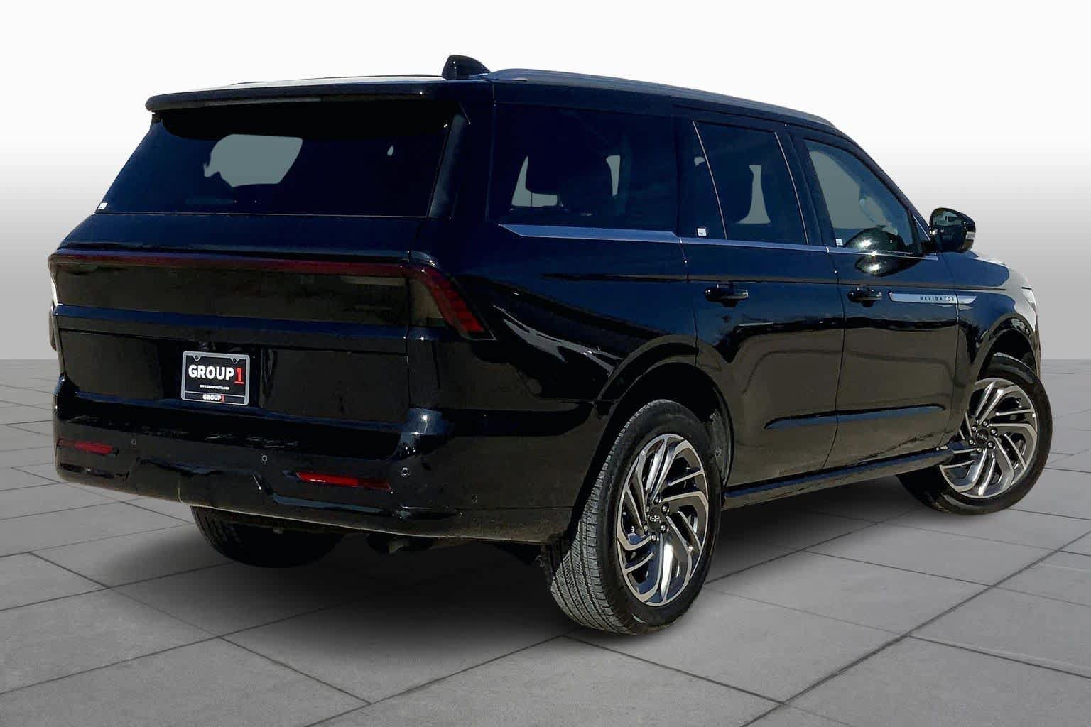 Used 2025 Lincoln Navigator Reserve AWD/4WD image 24