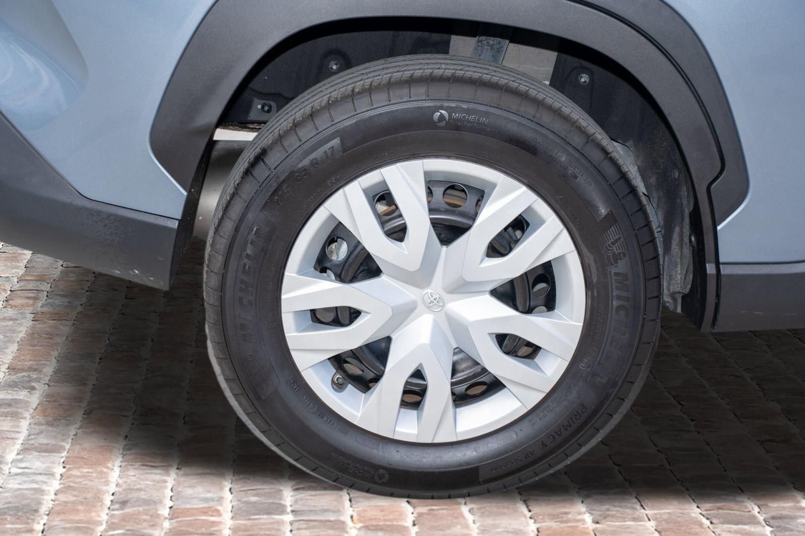 Used 2023 Toyota Corolla Cross L FWD image 40