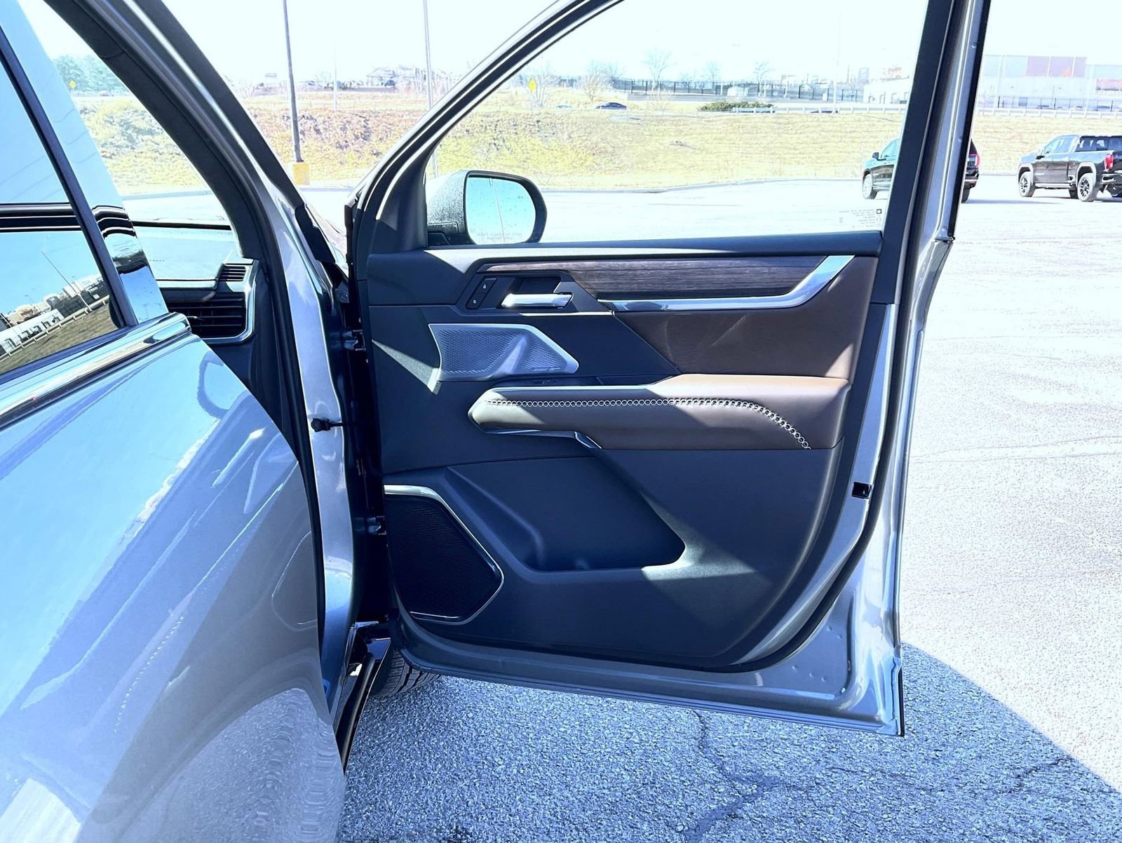 New 2026 GMC Acadia Denali Ultimate w/ LPO, Floor Liner Package image 16