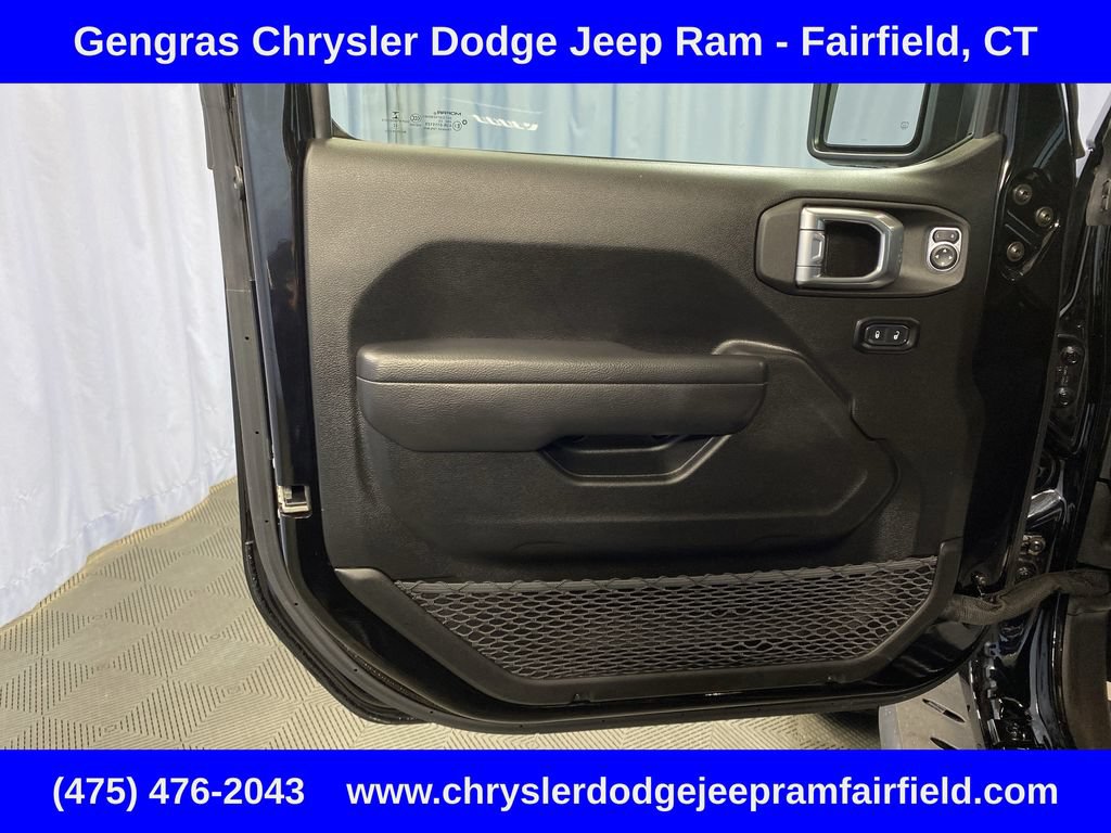 Used 2022 Jeep Wrangler Unlimited Rubicon 4xe w/ Cold Weather Group AWD/4WD image 11