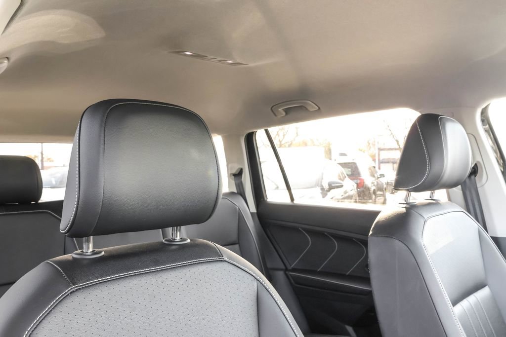 Used 2024 Volkswagen Tiguan SE image 37