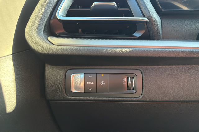 Used 2025 Chevrolet Traverse LT w/ Driver Confidence Package image 13