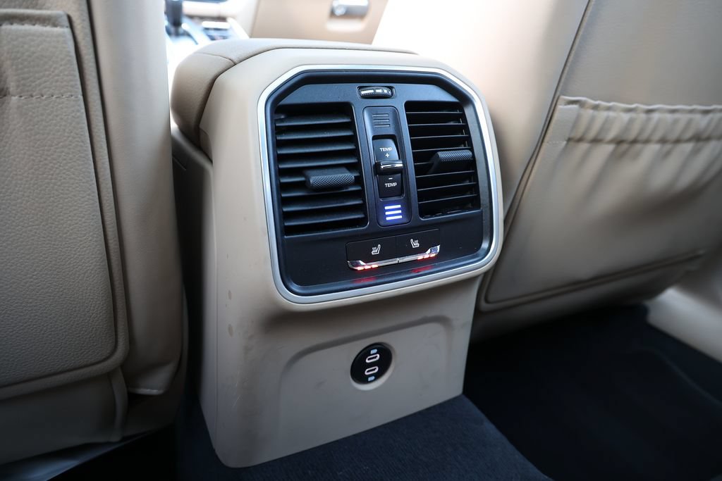 Certified 2026 Porsche Macan AWD/4WD image 38