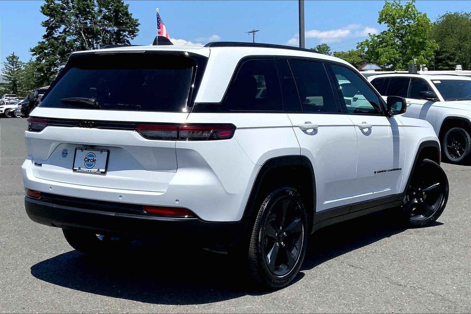 Certified 2024 Jeep Grand Cherokee Altitude AWD/4WD image 11