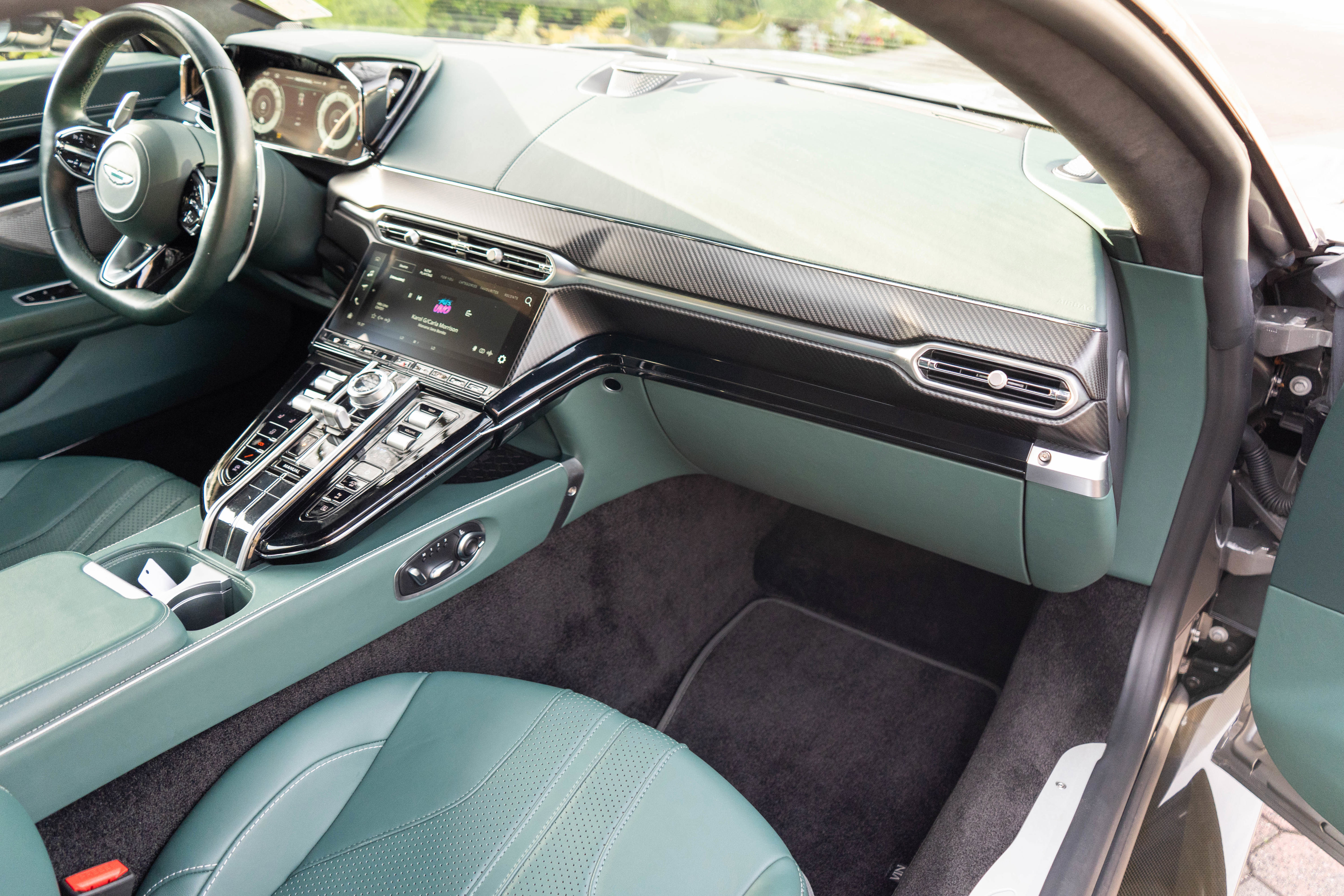 Used 2025 Aston Martin V8 Vantage Coupe image 22