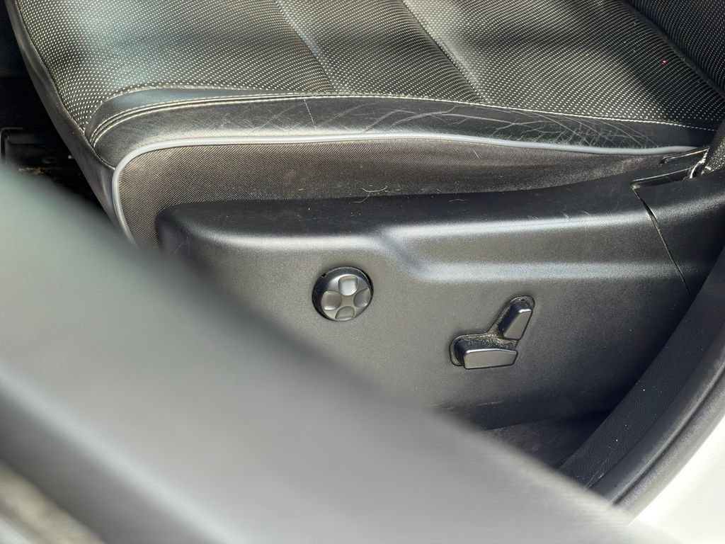 Used 2019 Jeep Grand Cherokee Overland AWD/4WD image 15