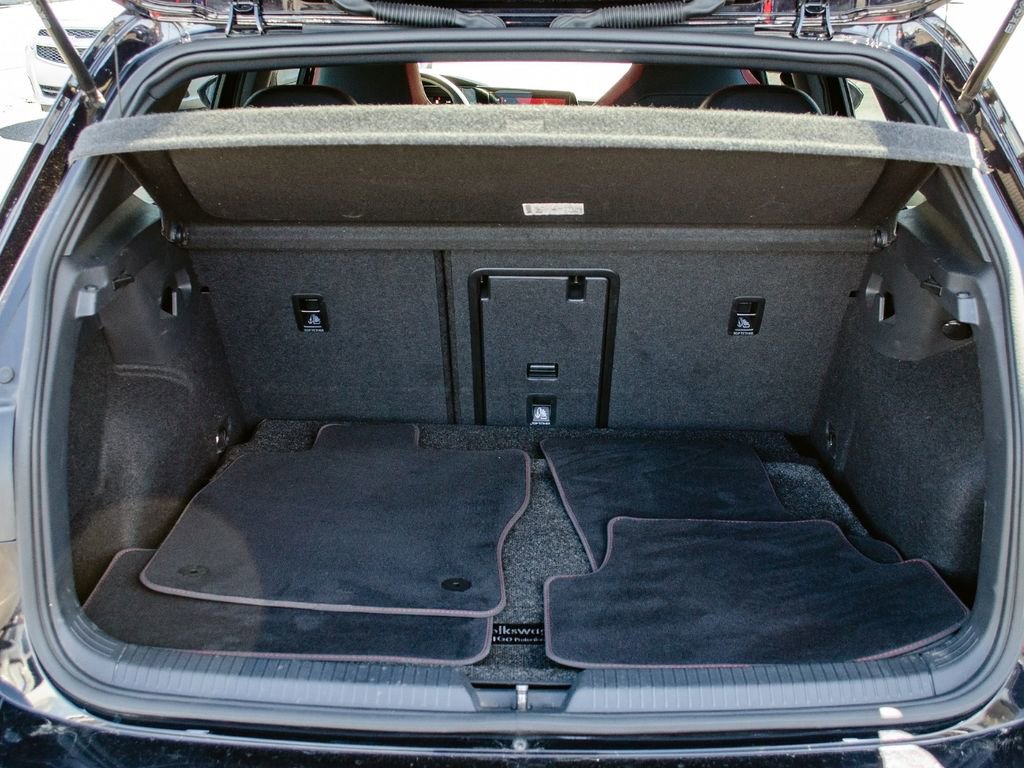 Used 2022 Volkswagen GTI SE FWD image 5