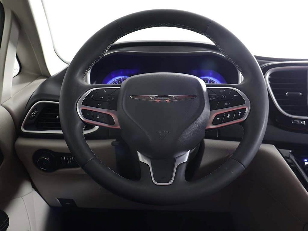 Used 2024 Chrysler Pacifica Touring-L image 34