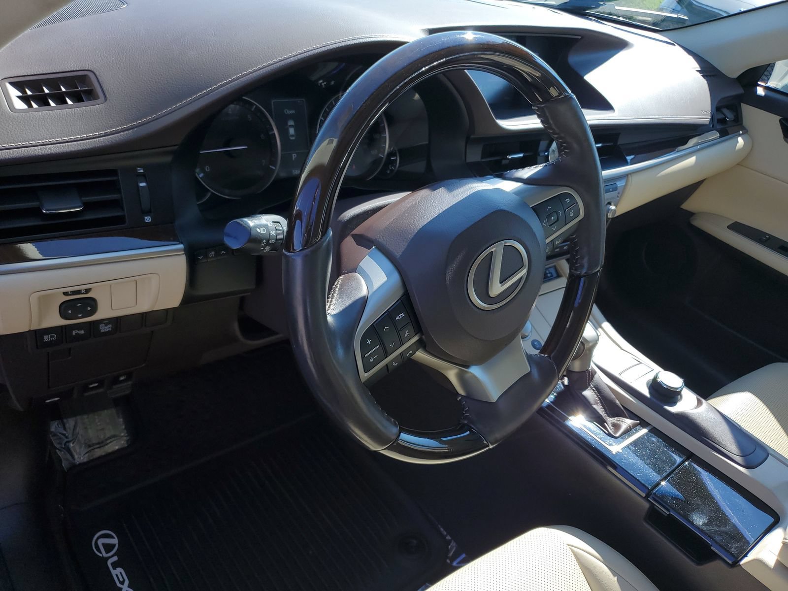 Used 2017 Lexus ES 350 w/ Premium Package FWD image 19