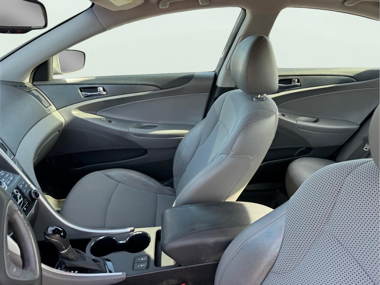 Used 2013 Hyundai Sonata SE w/ Navigation & Sunroof Pkg FWD image 7