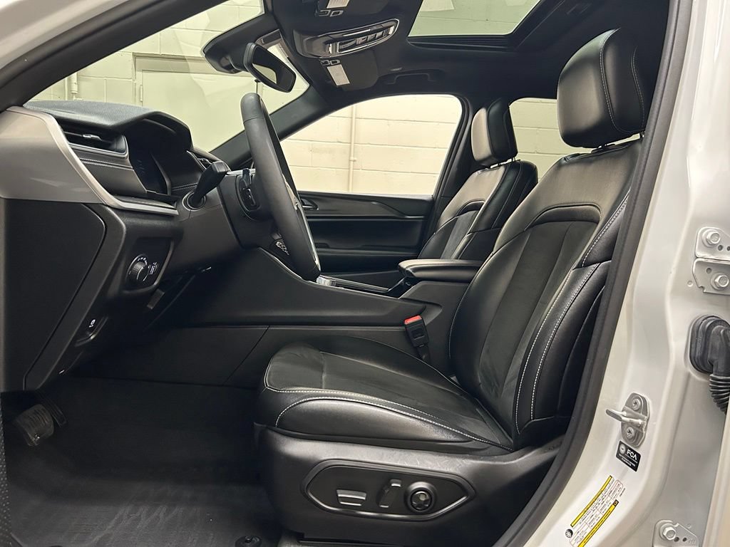 Used 2023 Jeep Grand Cherokee L Laredo AWD/4WD image 7