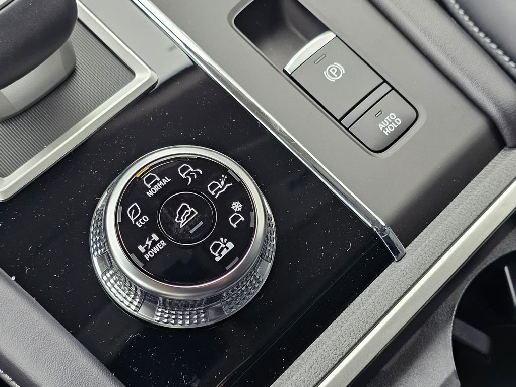 New 2025 Mitsubishi Outlander SE image 12