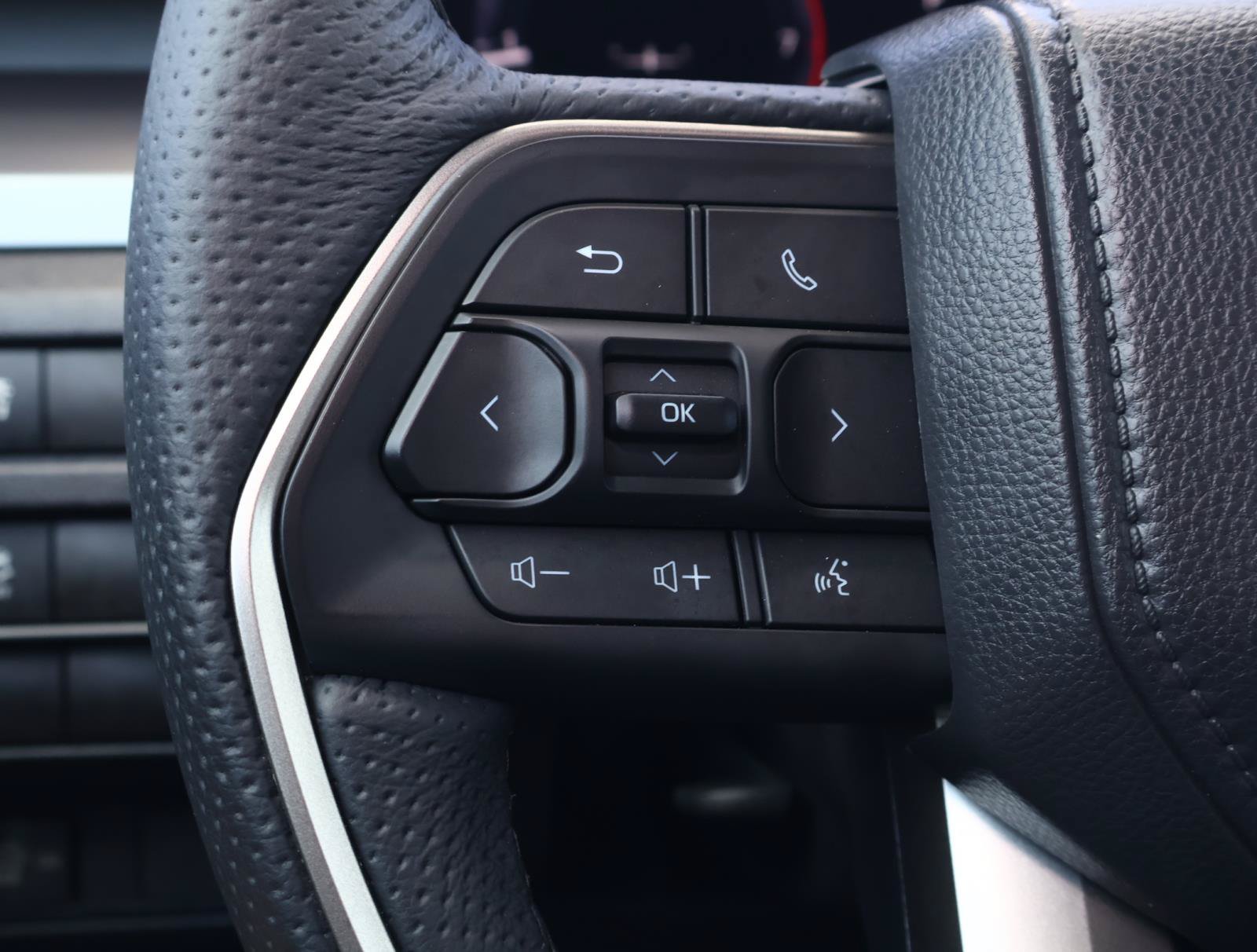 Used 2025 Toyota Tacoma TRD Off-Road AWD/4WD image 23