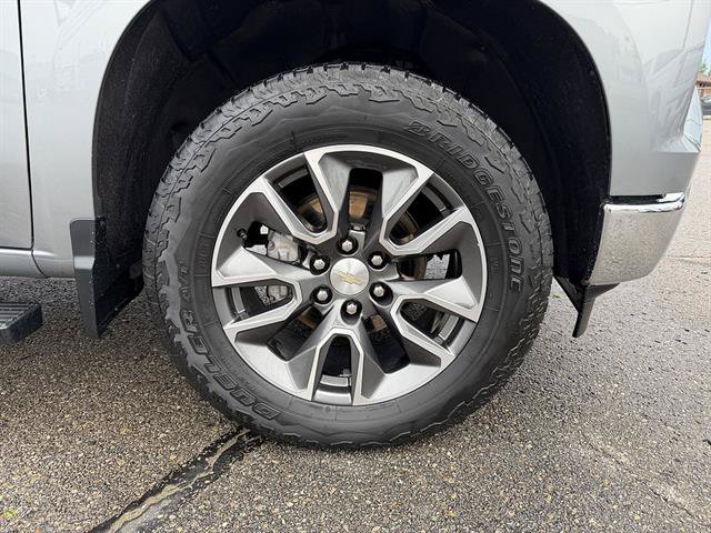 Used 2024 Chevrolet Silverado 1500 LT AWD/4WD image 9