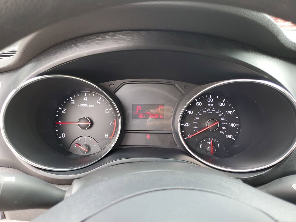 Used 2016 Kia Sedona LX image 26