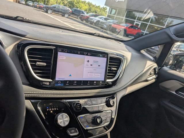 Used 2023 Chrysler Pacifica Limited w/ Uconnect Theater Family Group AWD/4WD image 19