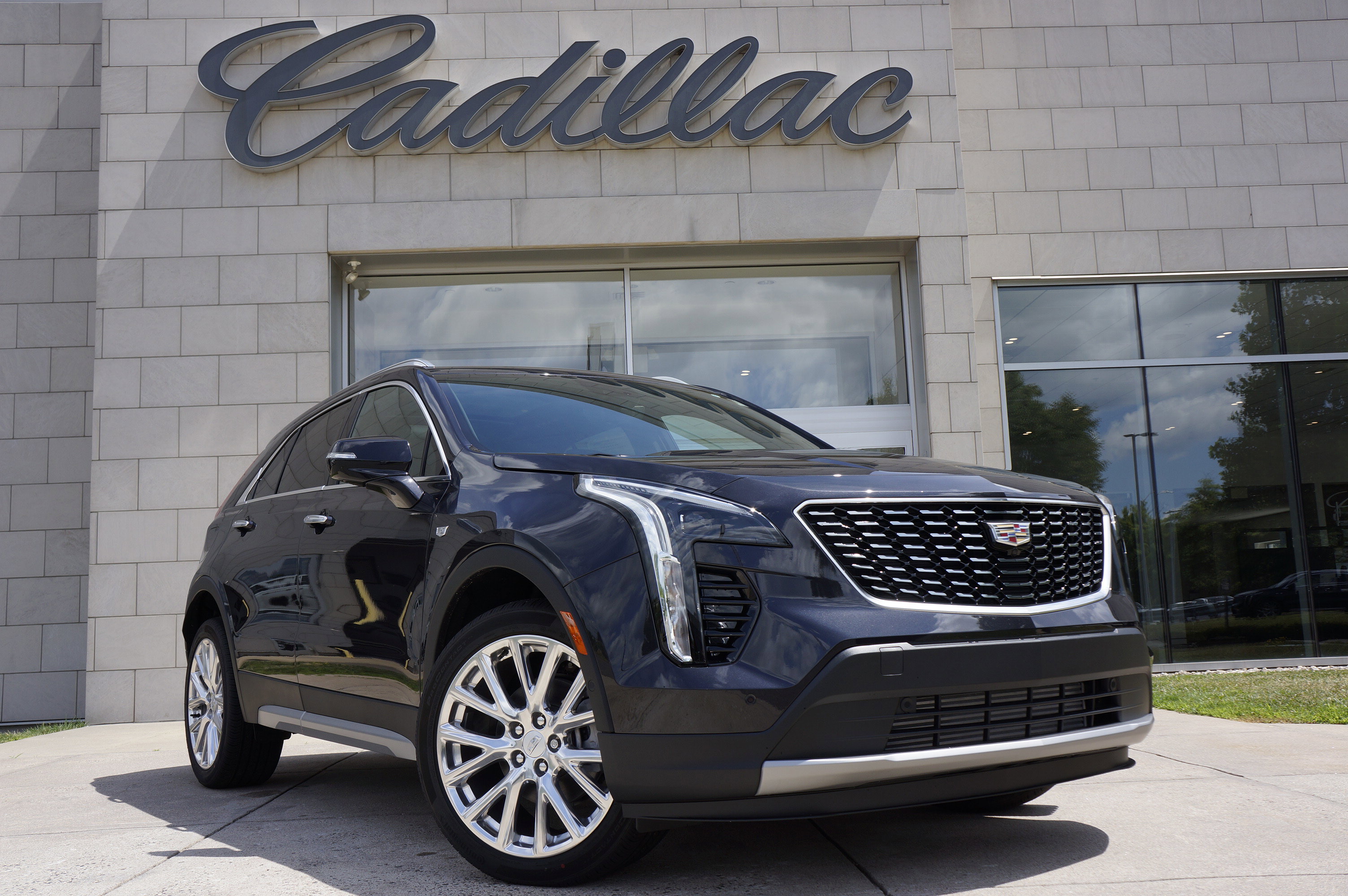 Used 2022 Cadillac XT4 Premium Luxury w/ Technology Package image 1