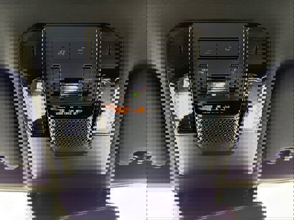 Used 2025 Lexus GX 550 w/ Accessory Package (2T) image 32