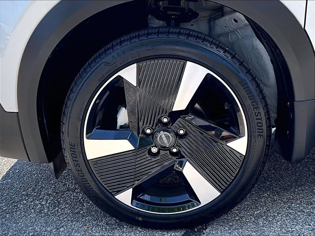 Certified 2025 Nissan Kicks SR AWD/4WD image 7