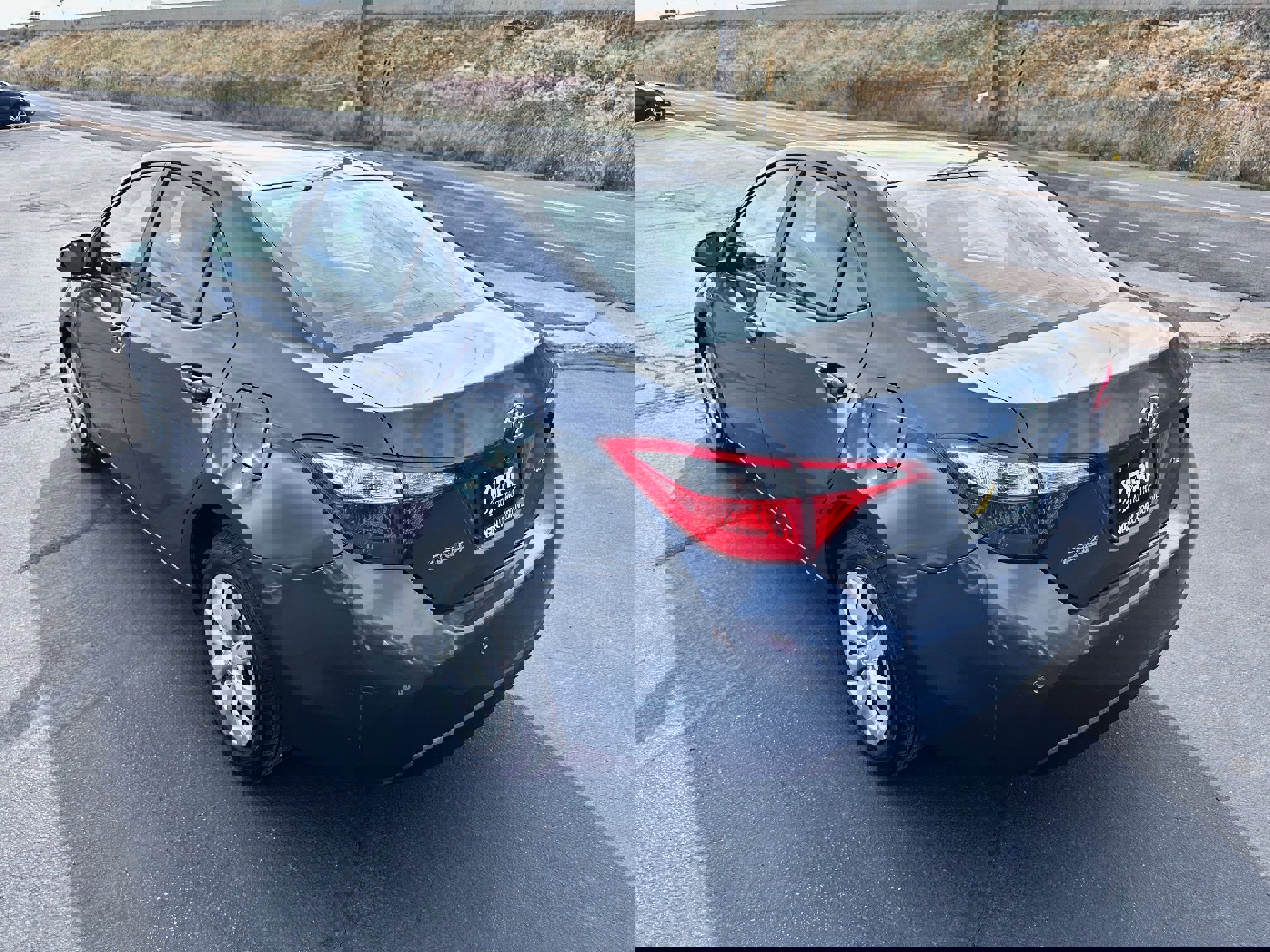 Used 2015 Toyota Corolla LE image 4