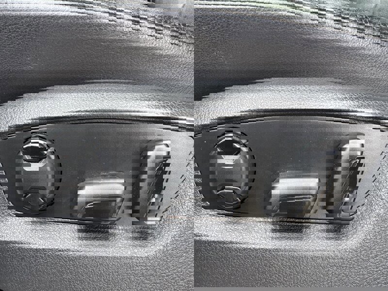 Used 2012 Volkswagen Touareg TDI image 27