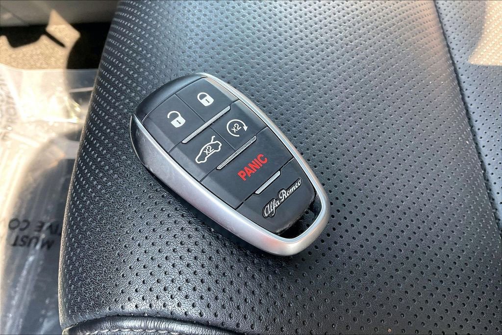 Used 2024 Alfa Romeo Tonale Veloce w/ Active Assist Package image 36