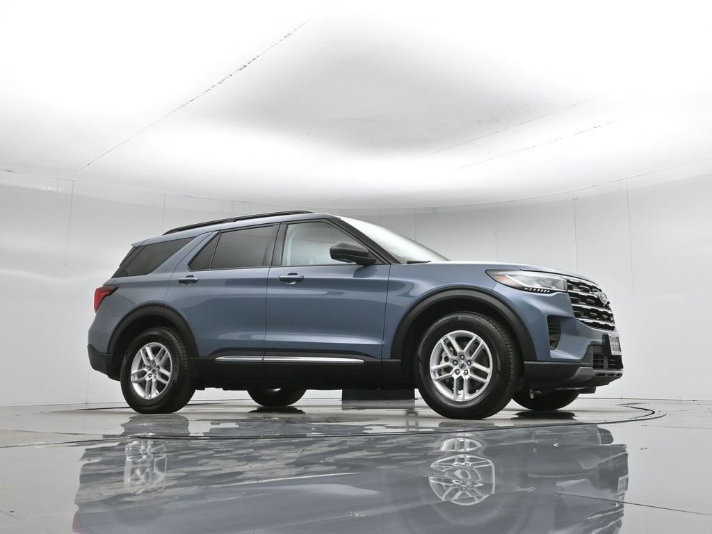 Used 2025 Ford Explorer Active image 4
