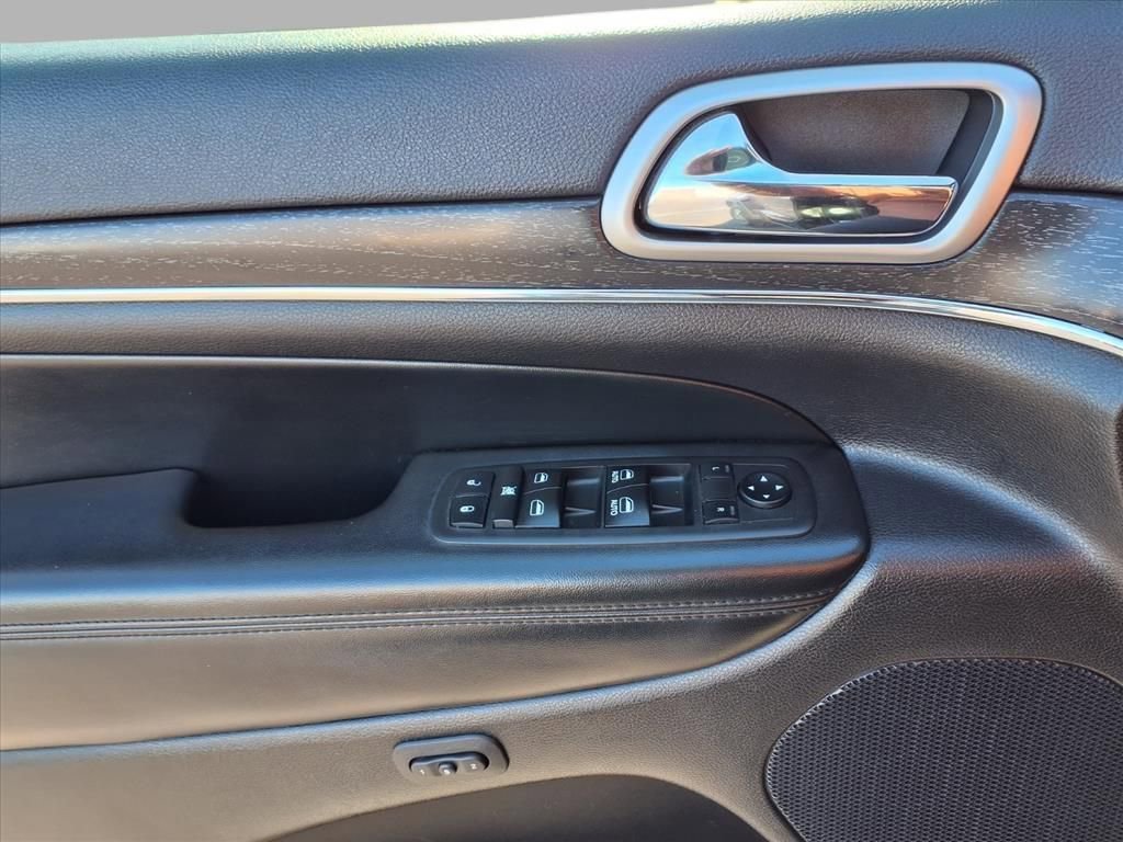 Used 2018 Jeep Grand Cherokee Limited image 18