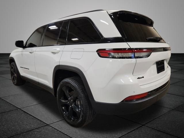 Used 2024 Jeep Grand Cherokee Limited w/ Black Appearance Package image 5