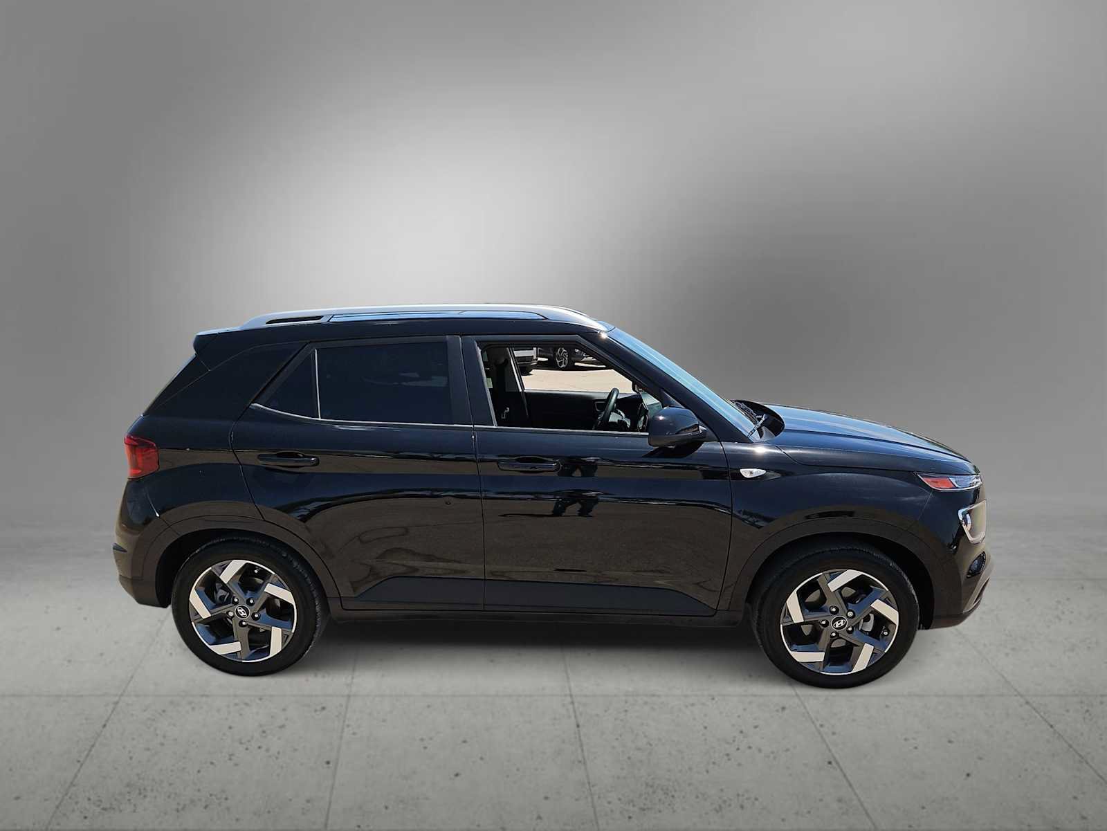 Certified 2024 Hyundai Venue SEL FWD image 9