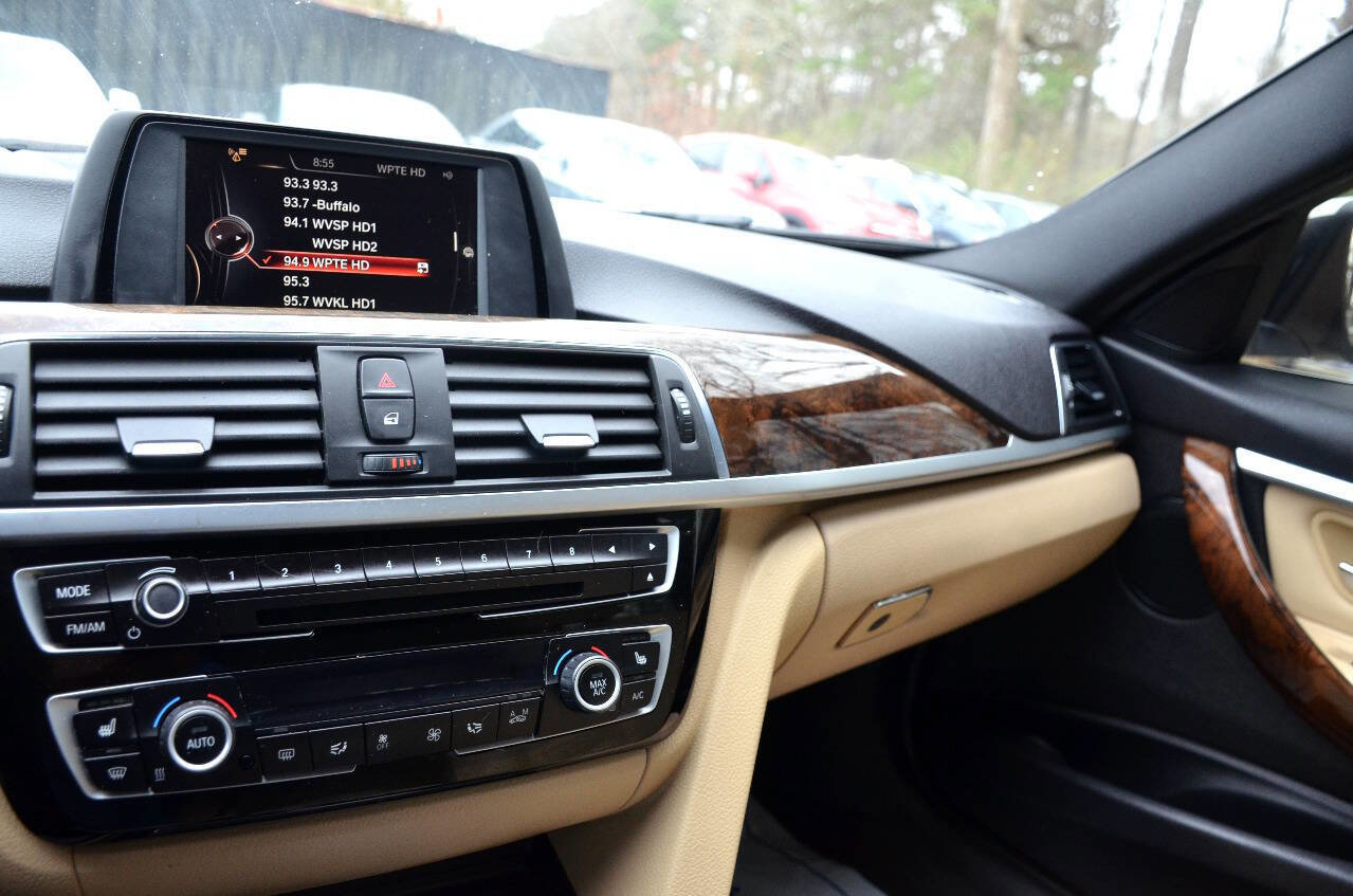 Used 2017 BMW 330i xDrive Sedan image 17