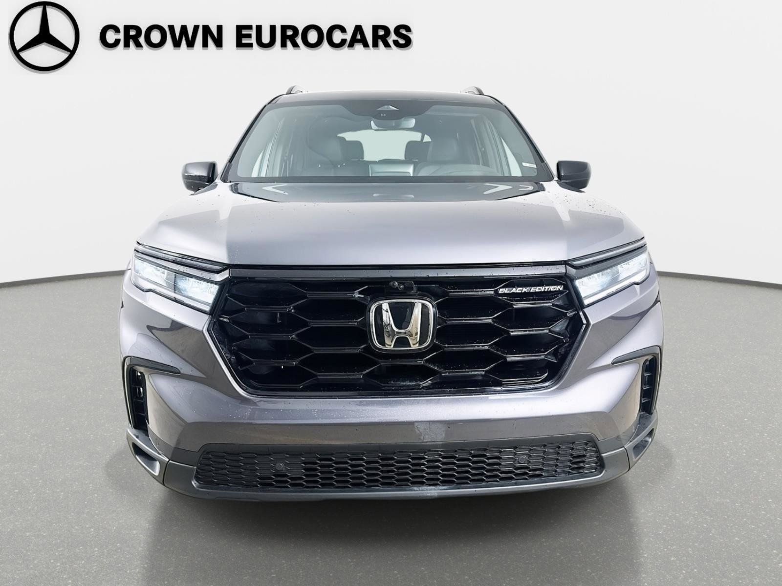 Used 2025 Honda Pilot Black Edition image 2