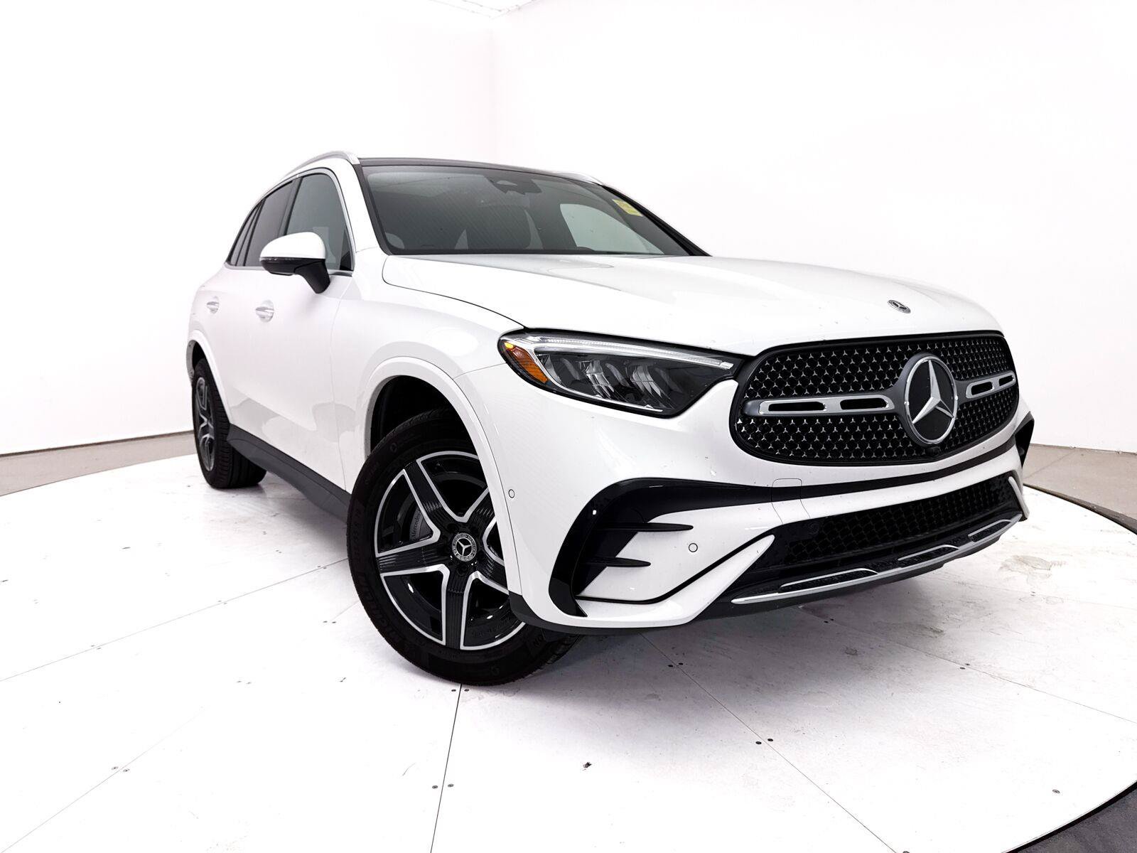 Used 2025 Mercedes-Benz GLC 300 4MATIC image 1