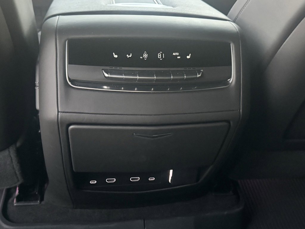 Used 2025 Cadillac Escalade Sport Platinum w/ LPO, ONYX Package image 18