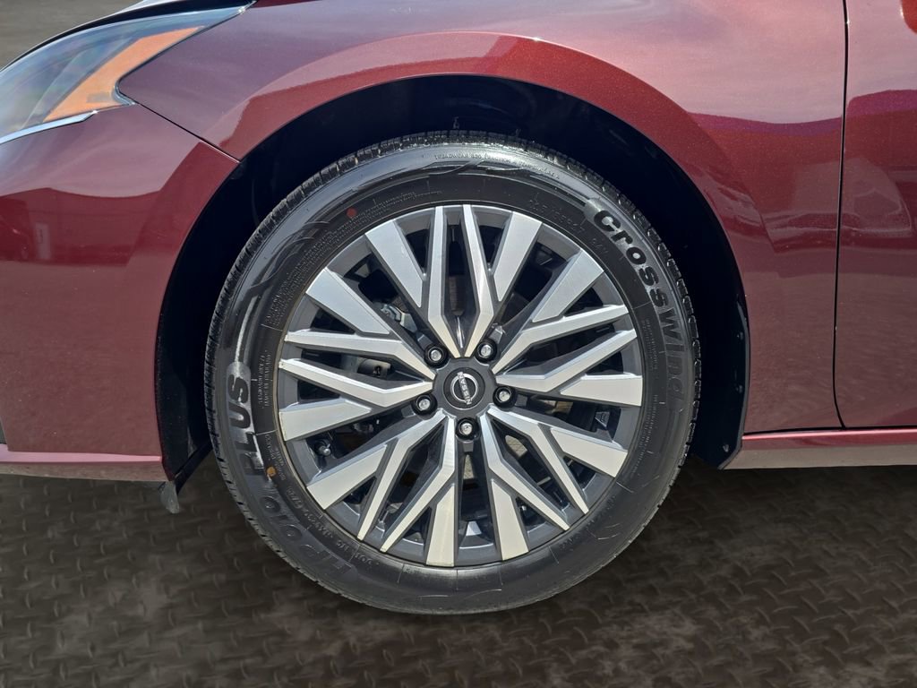 Used 2024 Nissan Altima 2.5 SV FWD image 9