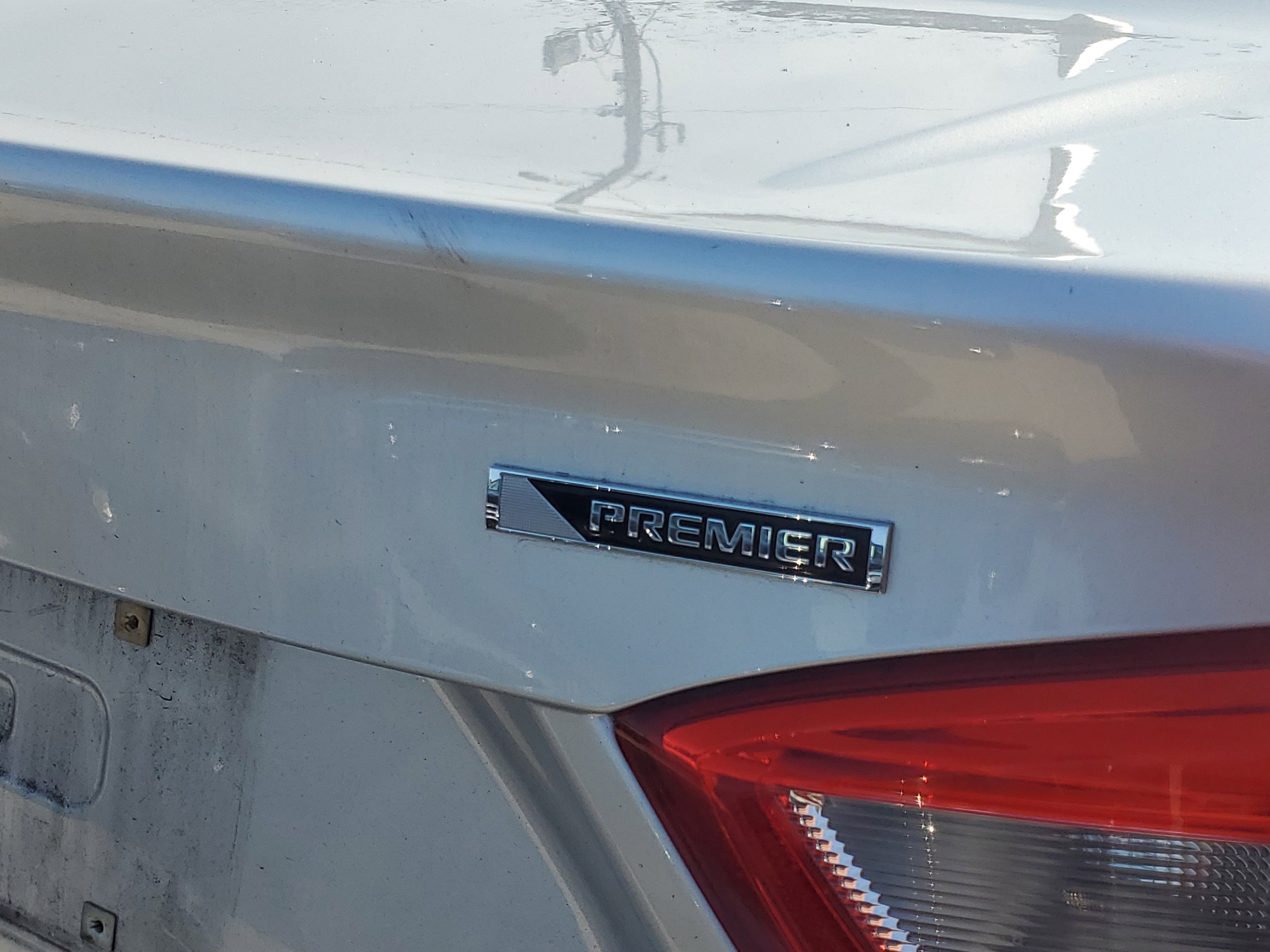 Used 2017 Chevrolet Cruze Premier FWD image 8