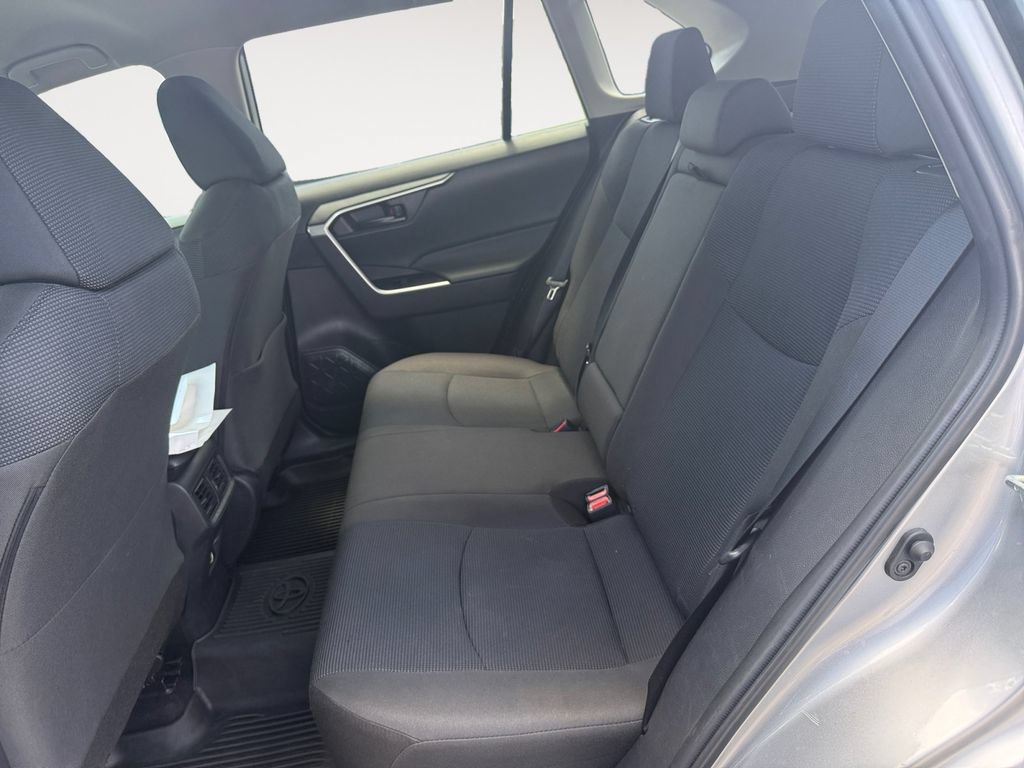 Used 2022 Toyota RAV4 LE FWD image 13